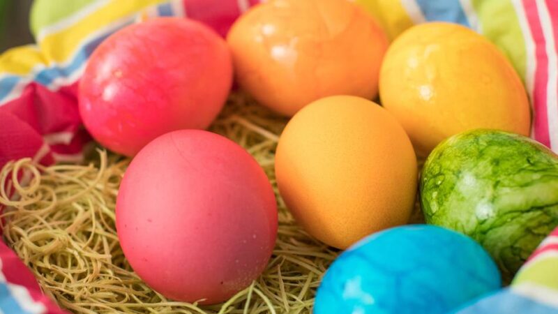 Neusser VHS-Dozenten erzählen: Osterkrimi, Hexen und Eiertitschen – diese Osterbräuche gibt es in Europa