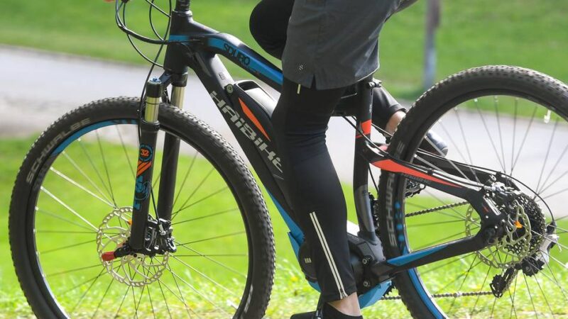 Verdacht auf Alkoholkonsum: Mit E-Bike von Treppe gestürzt – Dormagener schwer verletzt