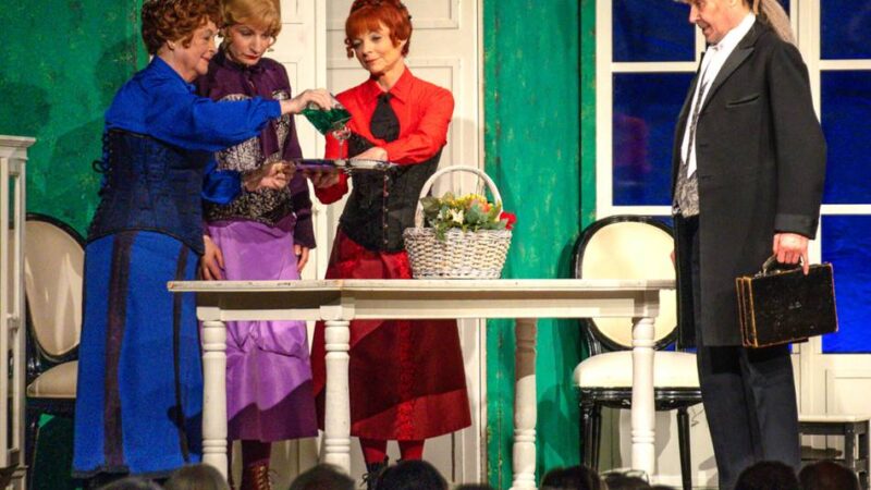 Theater in Erkelenz: Drei Schwestern und ihr untreuer Diener