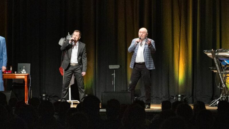 Comedy in Erkelenz: Radiosender am Abgrund sorgt für Lachsalven