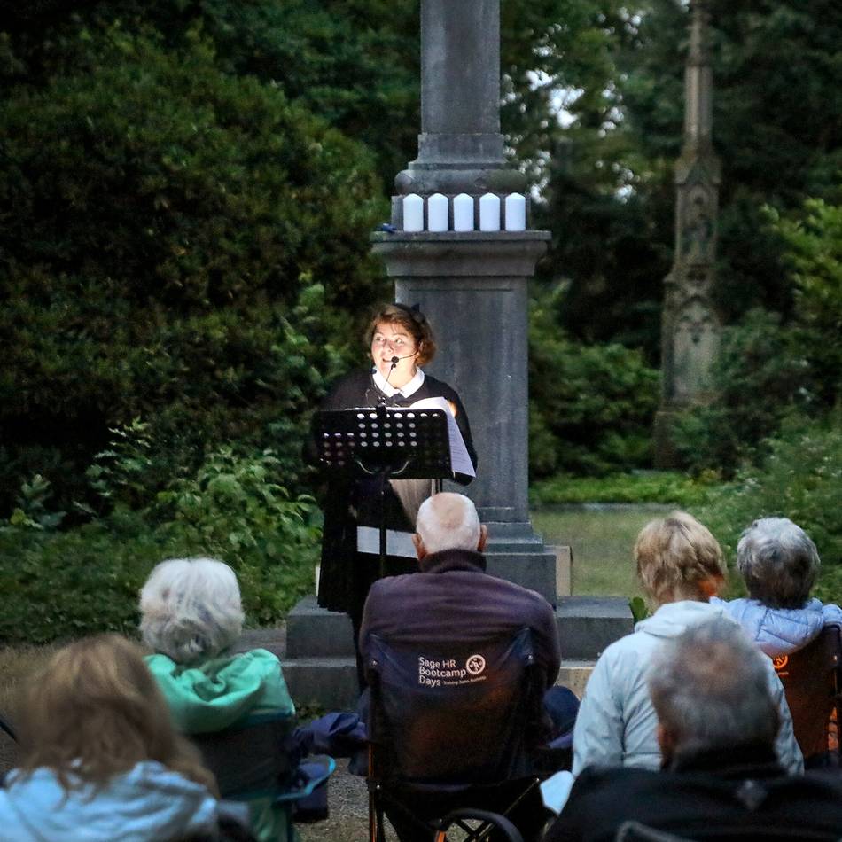 Magie der Worte nach der kürzesten Nacht: Erkelenzer Literaturfreunde feiern 700 Jahre Heimatliebe