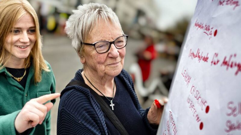 Umfrage der Arbeiterwohlfahrt Langenfeld: Senioren wollen selbstbewusster auftreten