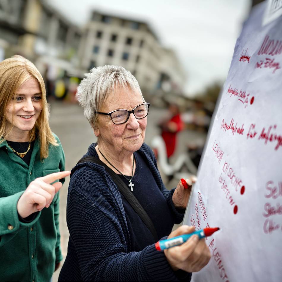Umfrage der Arbeiterwohlfahrt Langenfeld: Senioren wollen selbstbewusster auftreten