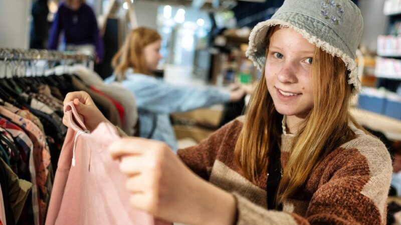 Stadtbücherei Langenfeld: Börse zum Kleidertausch bietet Sommerliches