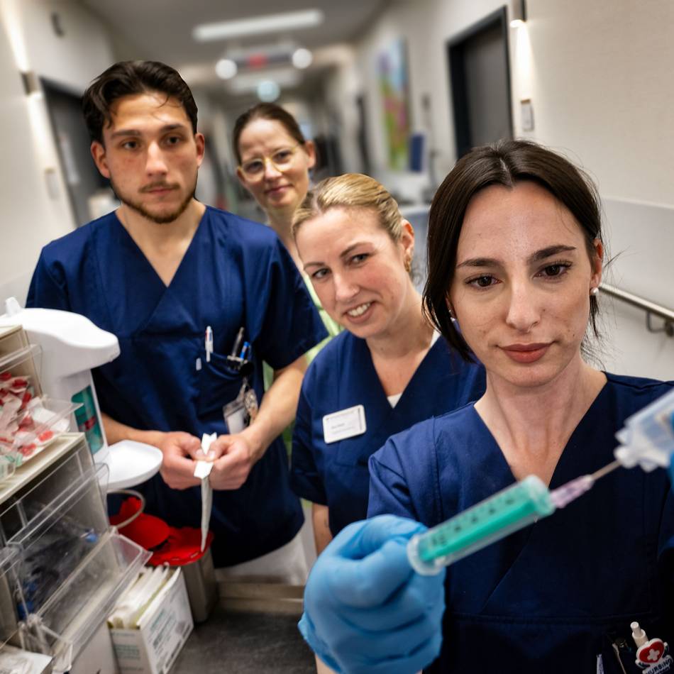 GFO Klinik in Langenfeld-Richrath: Angehende Pflegerinnen und Pfleger beeindrucken den Geriatrie-Chefarzt