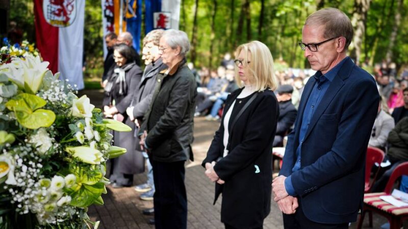 „Nie wieder leise“: Langenfelder Schüler gestalten Gedenkfeier am Wenzelnberg mit
