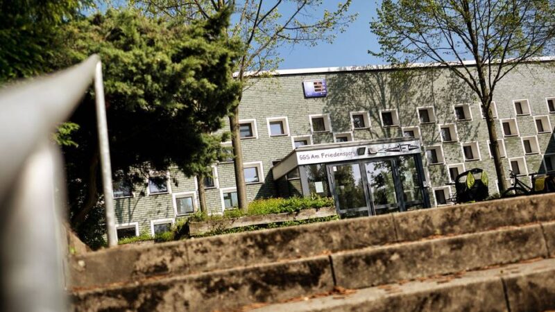 Grundschule am Friedenspark in Leverkusen: Kinder dürfen Klassenzimmer nach Brandstiftung nicht betreten