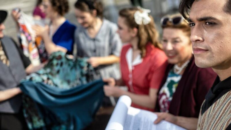 Theaterspaziergang in Leverkusen: Zeitreise ins Wiesdorf der Nachkriegszeit