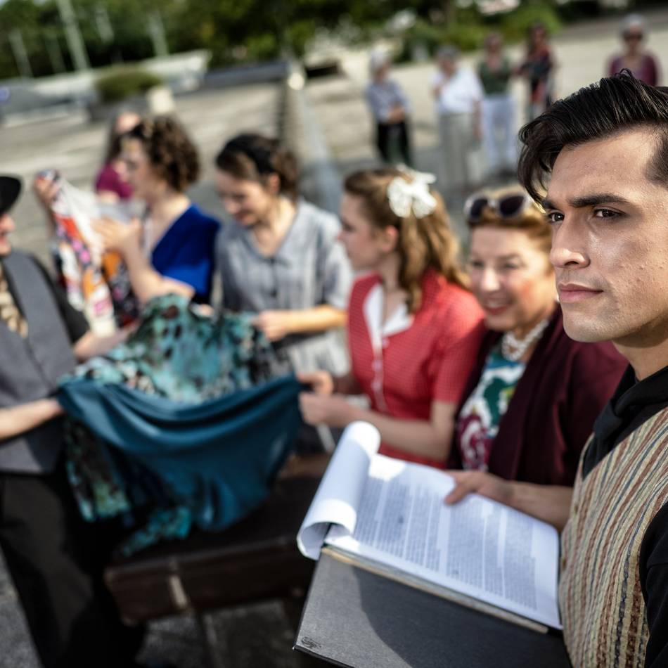 Theaterspaziergang in Leverkusen: Zeitreise ins Wiesdorf der Nachkriegszeit