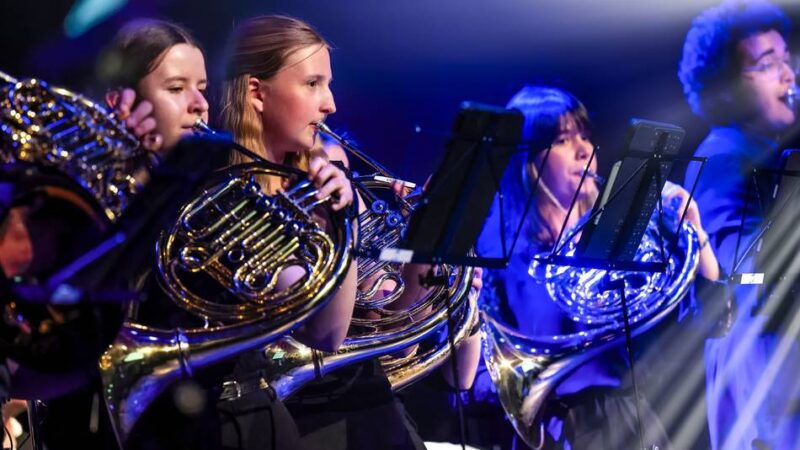 Jubiläumsfeier in der Aula: Musikschule Monheim feiert 50-jähriges Bestehen mit Galakonzert