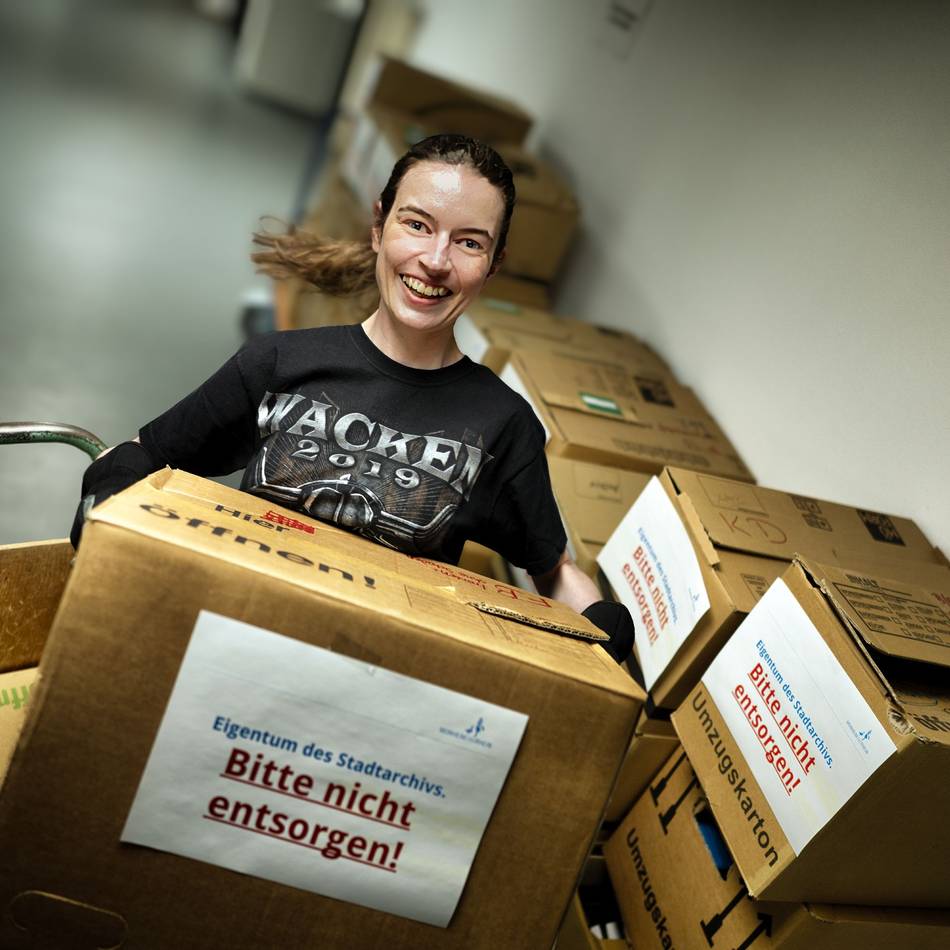 Feuchtigkeitsschaden im Monheimer Stadtarchiv: Archivleiterin wünscht sich schnelle Entscheidung für Neubau