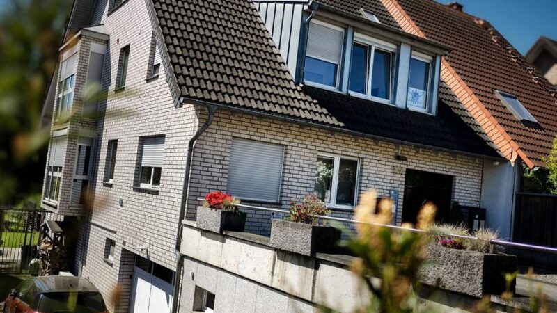 Razzia in Monheim: Fahnder werten umfangreiches Material aus