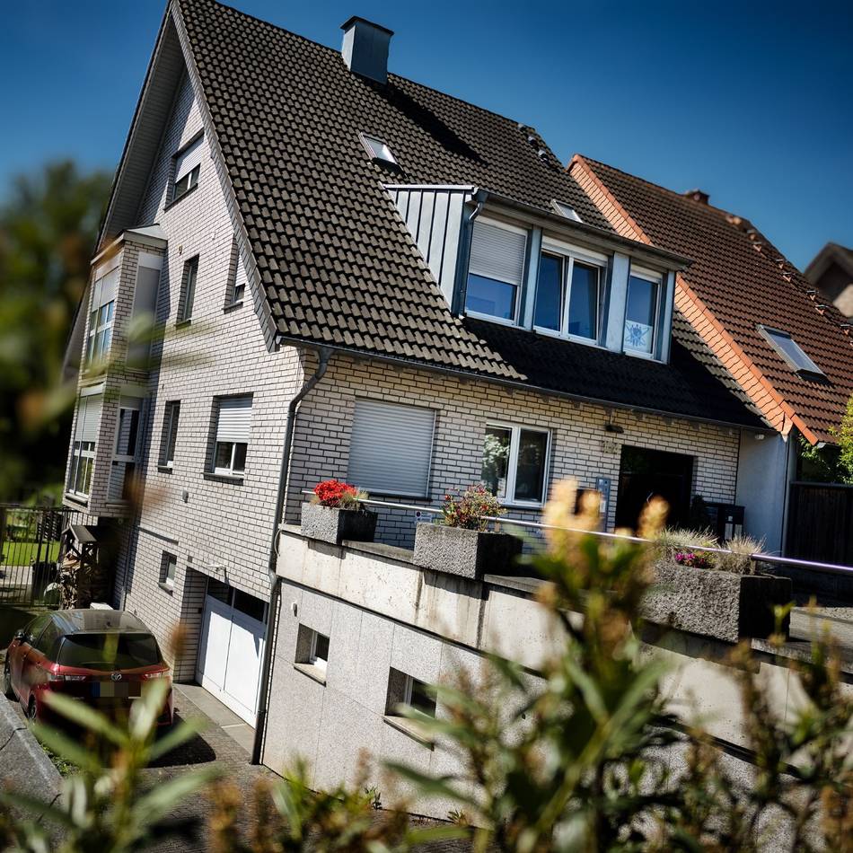 Razzia in Monheim: Fahnder werten umfangreiches Material aus