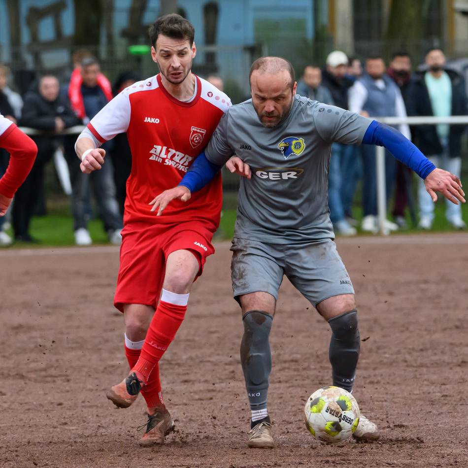 Rettungswagen im Einsatz: Blutiges Spitzenspiel – Anadolu verteidigt Tabellenführung beim VfB Uerdingen