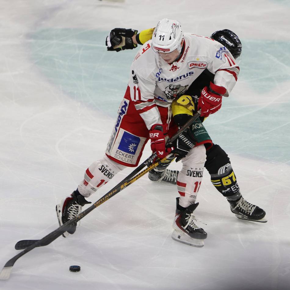 6:3 gegen Eisbären Regensburg: Pinguine legen im Halbfinale vor – die Highlights von Spiel eins im Video