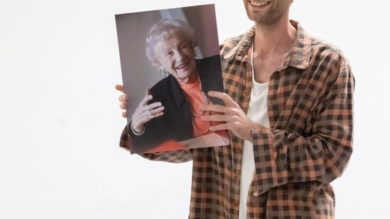 Theater Krefeld zu Gast im Südbahnhof: Die Gänsehaut-Geschichte der Esther Bauer