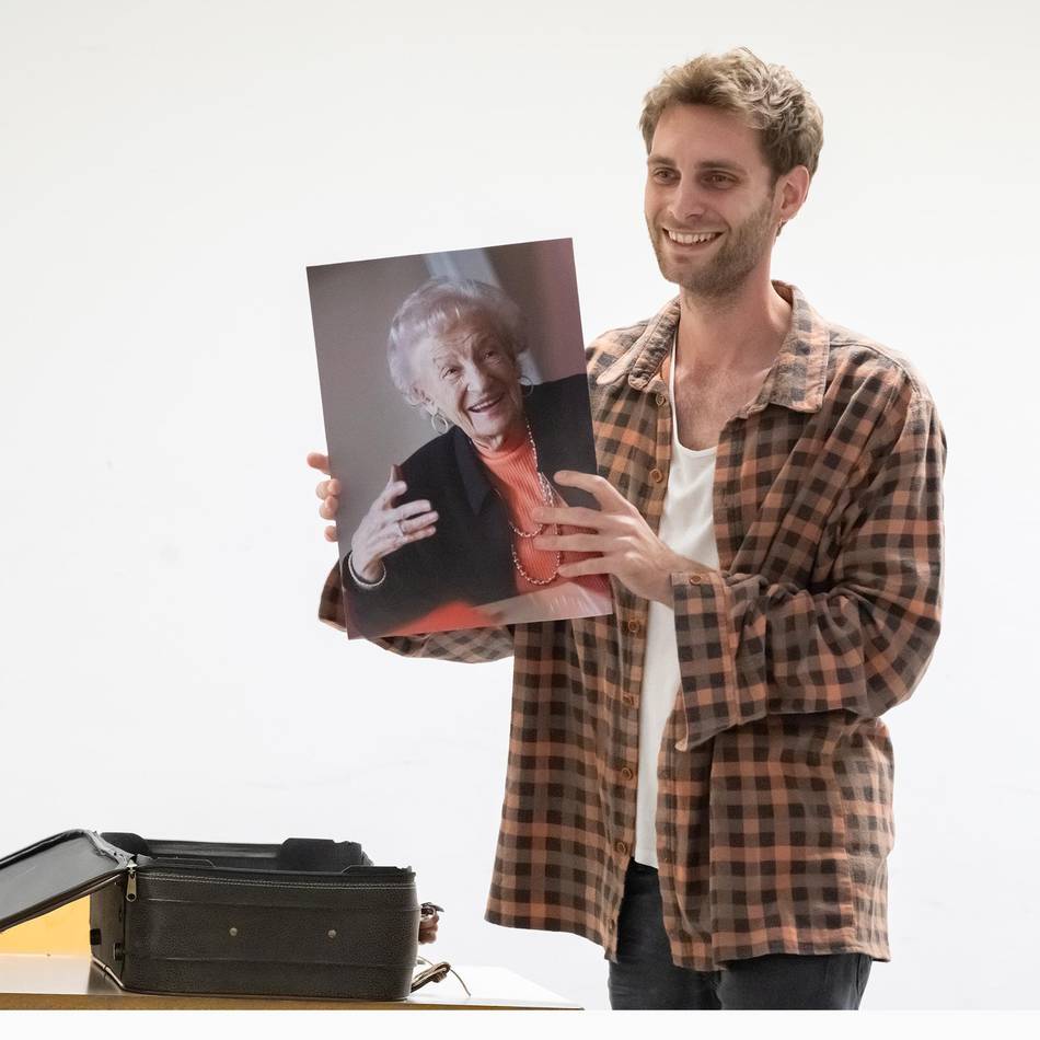 Theater Krefeld zu Gast im Südbahnhof: Die Gänsehaut-Geschichte der Esther Bauer