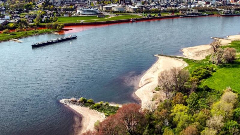 Verbindung zu Torso aus Düsseldorf?: Menschliches Bein am Monheimer Rheinufer entdeckt