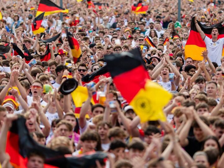 Elf Freunde müsst ihr sein: Wie die Liebe zum Fußball unsere Gesellschaft zusammenhält