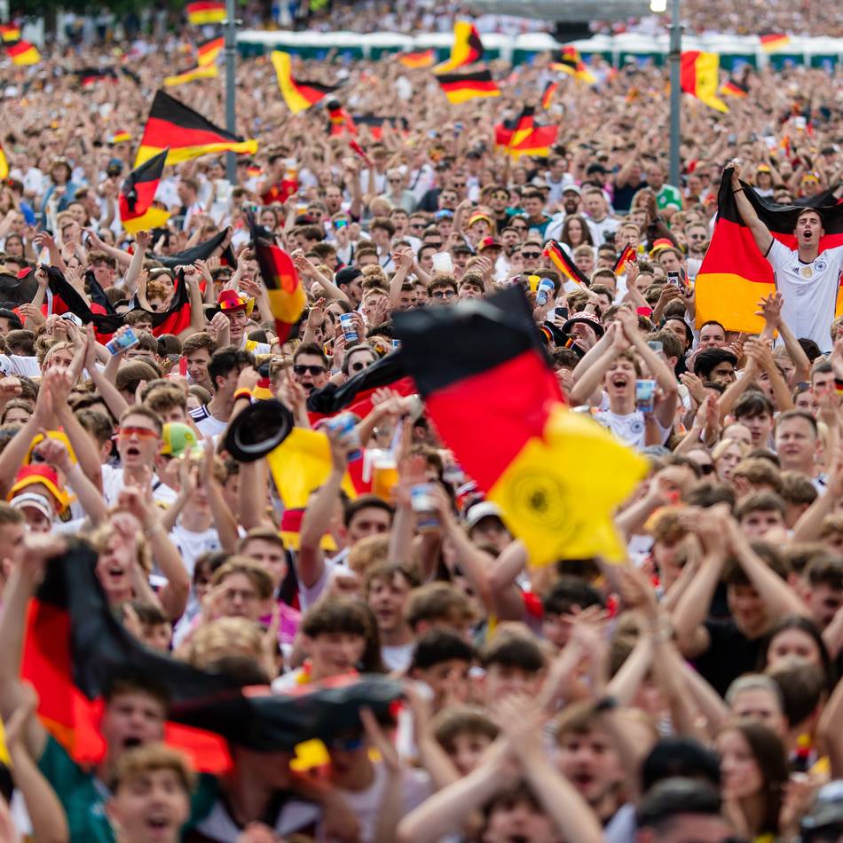 Elf Freunde müsst ihr sein: Wie die Liebe zum Fußball unsere Gesellschaft zusammenhält