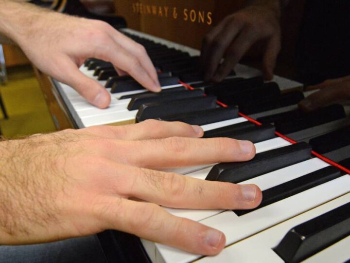 Klavier Play Inn an der Kreismusikschule Viersen: Zehn Klaviere, ein Klang – Wenn aus vielen Händen ein Orchester wird