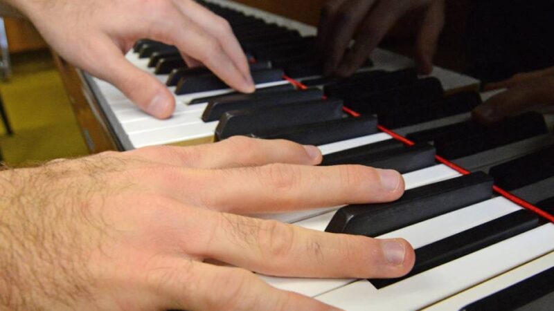 Klavier Play Inn an der Kreismusikschule Viersen: Zehn Klaviere, ein Klang – Wenn aus vielen Händen ein Orchester wird