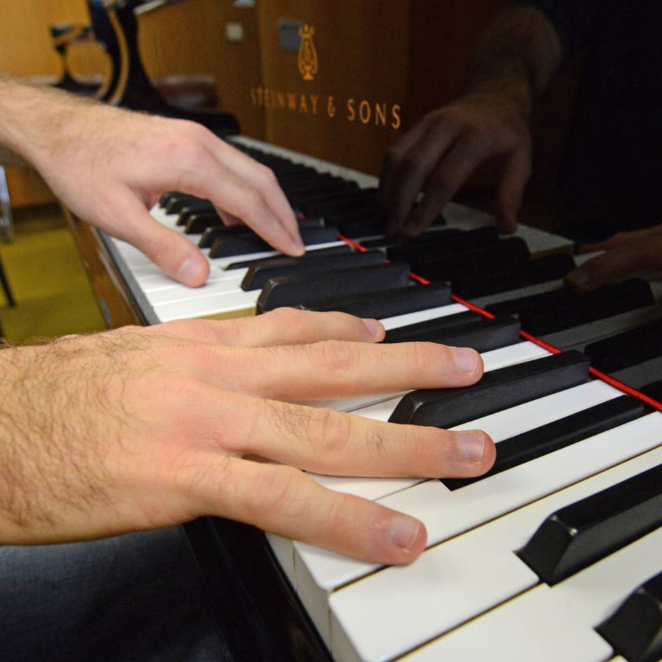 Klavier Play Inn an der Kreismusikschule Viersen: Zehn Klaviere, ein Klang – Wenn aus vielen Händen ein Orchester wird