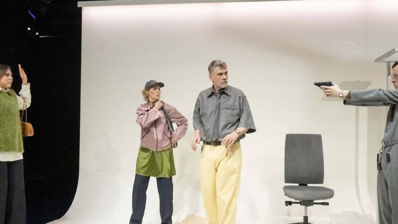 Theaterpremiere in Mönchengladbach: Komödie „Jeeps“ macht Erben zur Lotterie