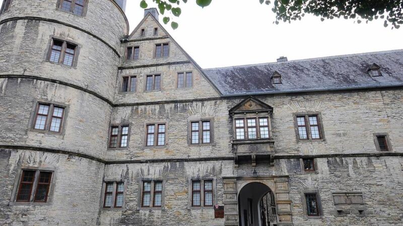 VHS Langenfeld: Auf den Spuren von Germanen, Nazis und Demokraten