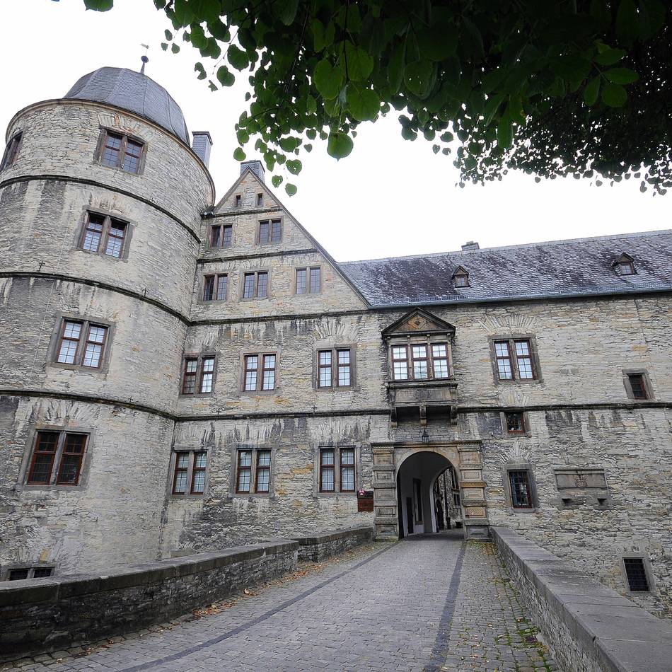 VHS Langenfeld: Auf den Spuren von Germanen, Nazis und Demokraten