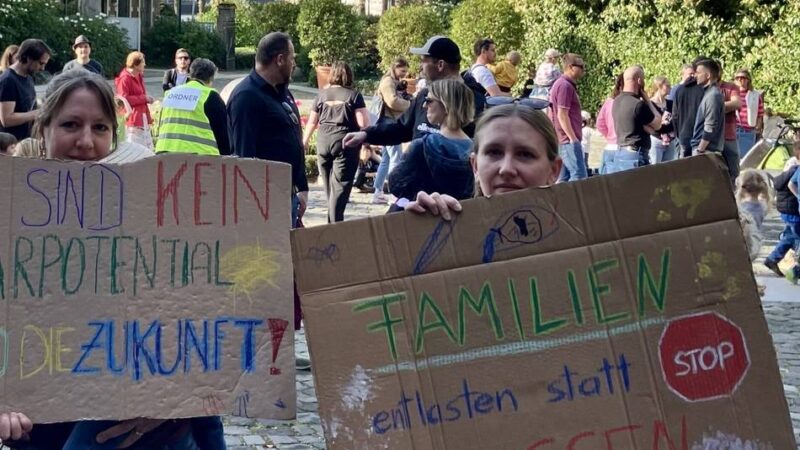 Kita-Beiträge in Willich: Elternproteste vor Ausschuss-Sitzung