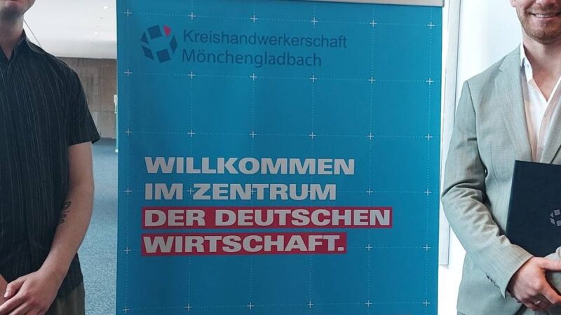 Zwei Jahrgangsbeste der Handwerkerschaft Mönchengladbach: Einer saniert Bäder, der andere will in den Rennsport