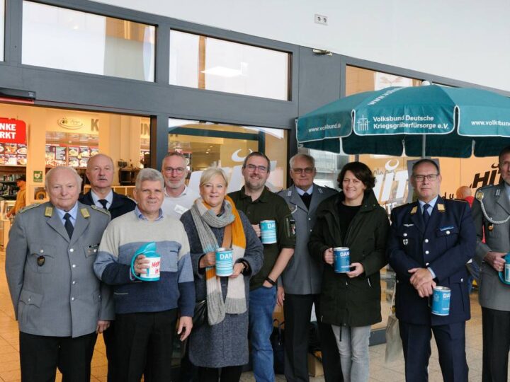 Jubiläum mit Freunden und Unterstützern: Festumzug der Reservisten durch Dormagen