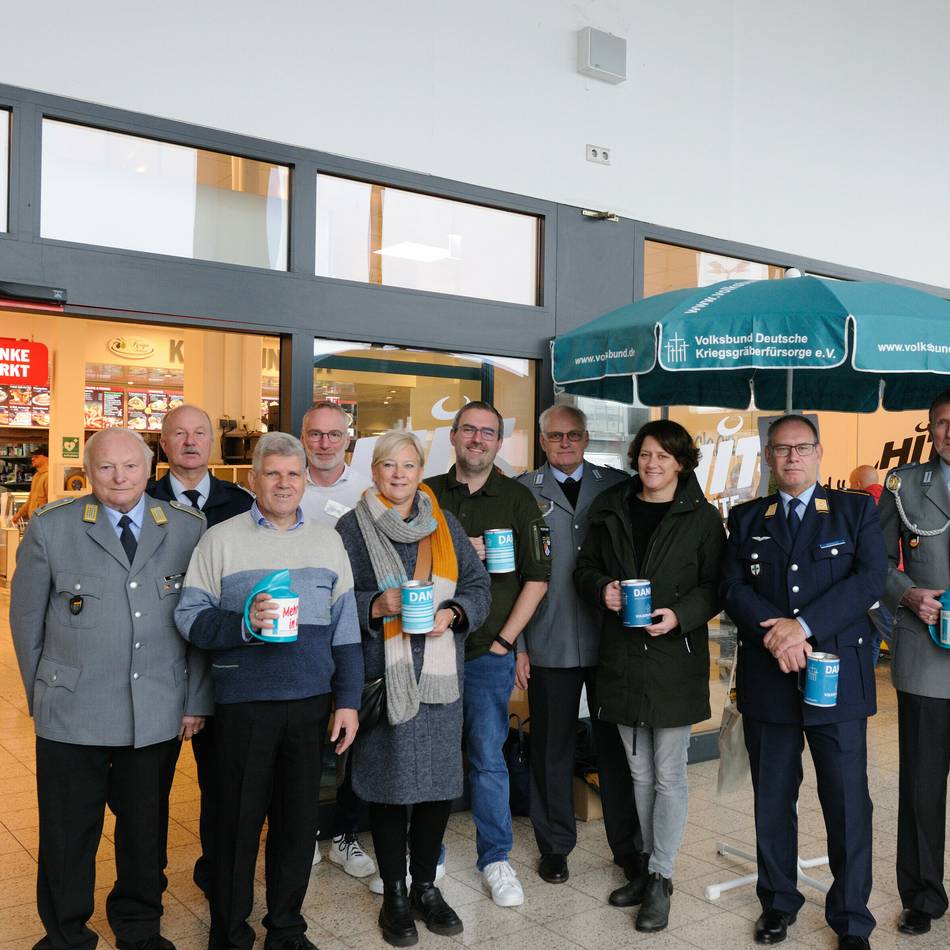 Jubiläum mit Freunden und Unterstützern: Festumzug der Reservisten durch Dormagen