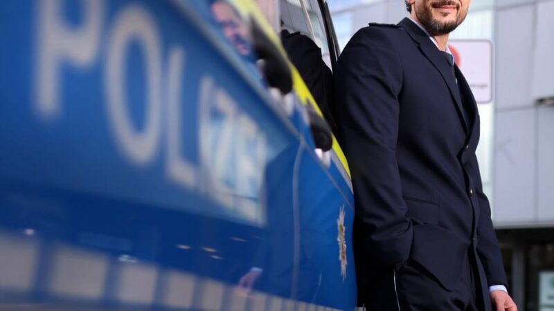 Kontaktbeamter im Kreis Mettmann: Polizist klärt über TikTok-Prediger und ihre Ideologie auf