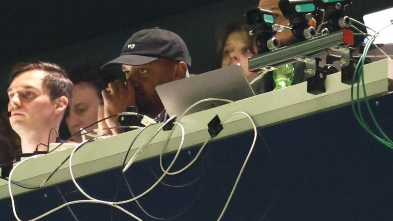 Trainer im Spaß-Dialog: Kompany auf der Tribüne: „Hat es dir gefallen?“ – „Nein!“