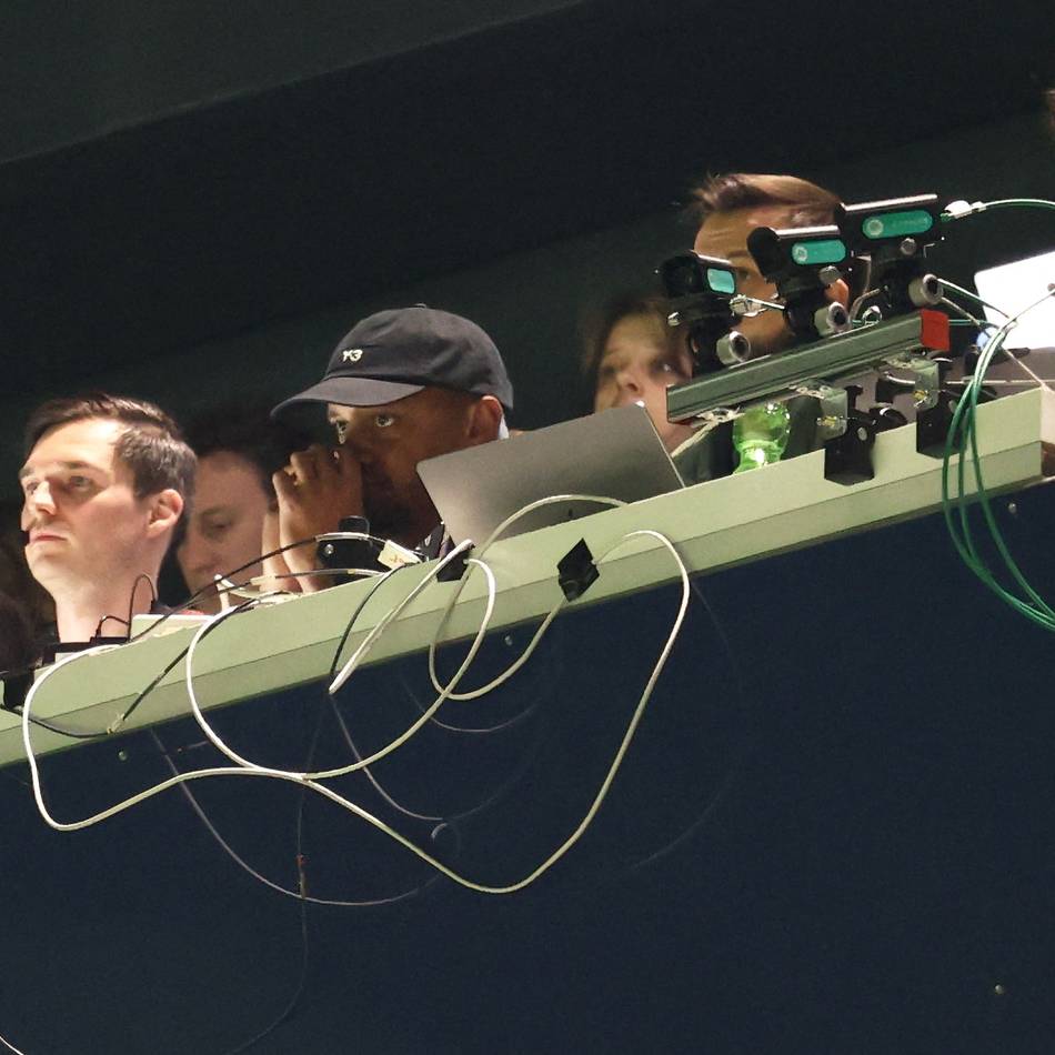 Trainer im Spaß-Dialog: Kompany auf der Tribüne: „Hat es dir gefallen?“ – „Nein!“