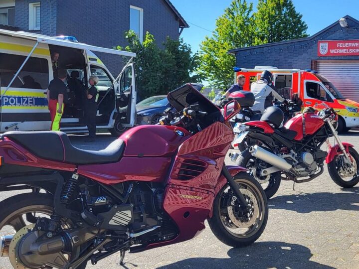 Unfallprävention in Wermelskirchen: Polizei lädt zu „Kaffee und Knöllchen“ ein