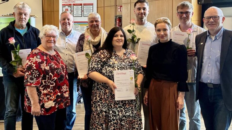 Selbsthilfe in Wermelskirchen: Fünf neue Schlaganfall-Helfer unterstützen im Alltag
