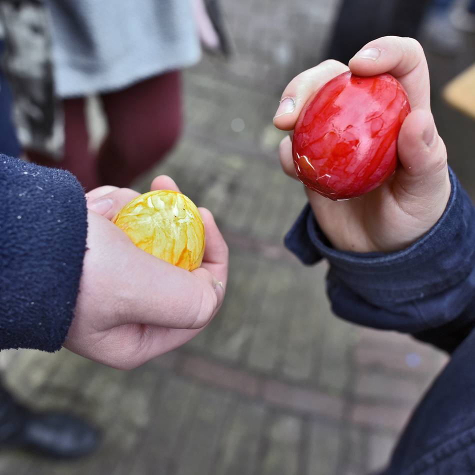 Ostersonntag in Krefeld 2026: Uerdinger Heimatbund lädt zum „Eierkeppen“ ein