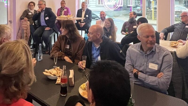 After-Work-Treff in Hückeswagen: Der Bürgermeister netzwerkt bei Pizza Napolitana