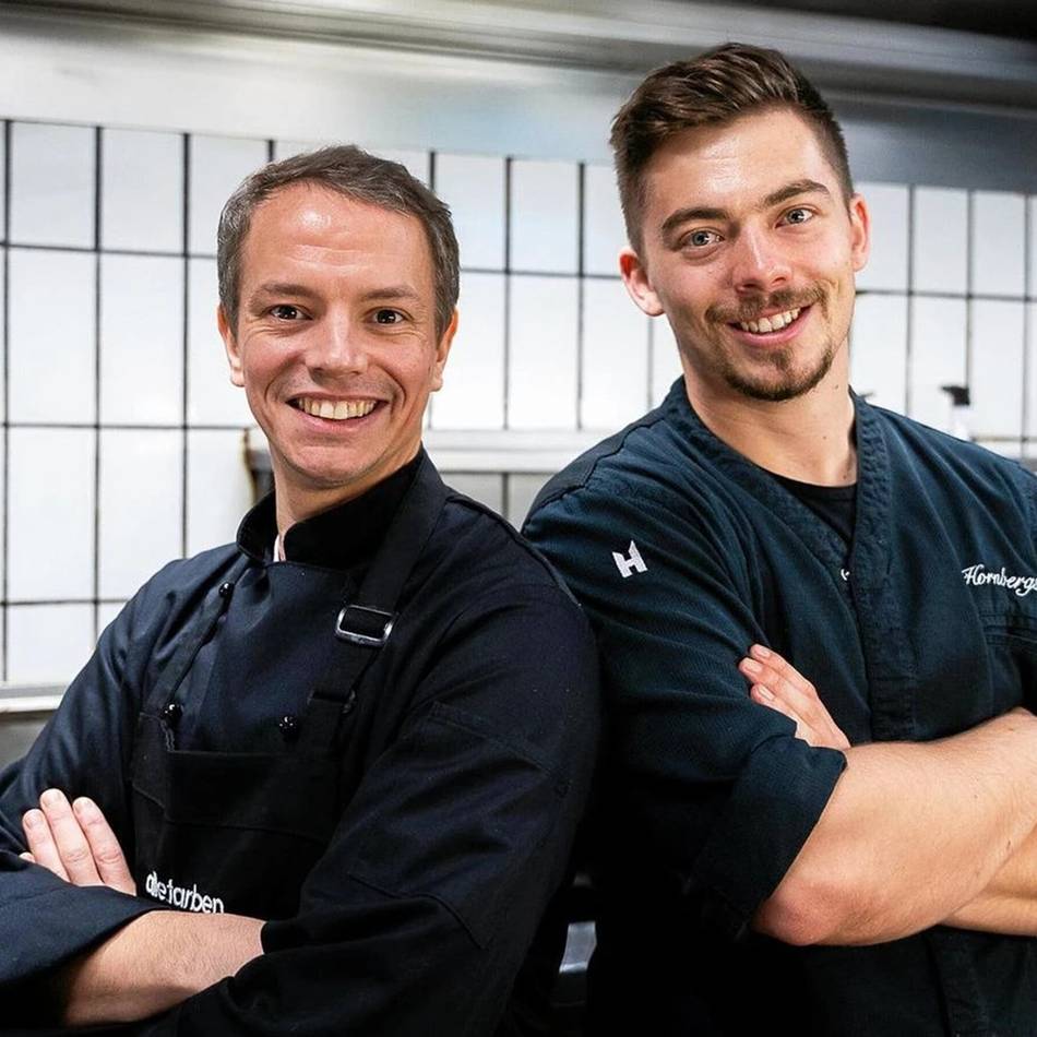 Frans Zimmer kocht bei „Alt Derp“: DJ Alle Farben tauscht in Kevelaer Plattenteller gegen Kochtopf