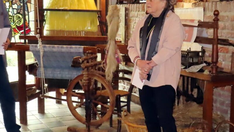 Textilmuseum Hinsbeck: Künstlerin zeigt mehr als 1000 gewebte Bandmuster