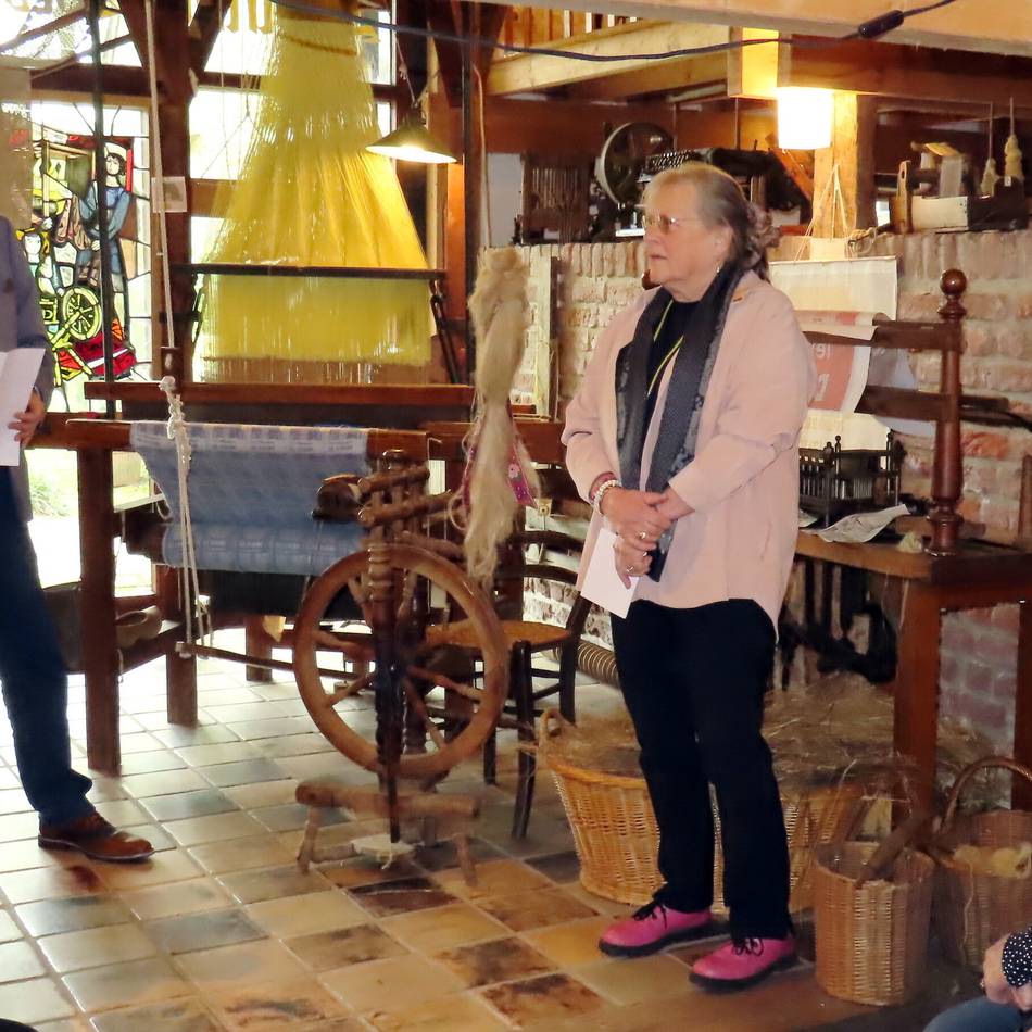 Textilmuseum Hinsbeck: Künstlerin zeigt mehr als 1000 gewebte Bandmuster