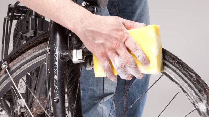 Fahrradcheck – Neusser Experten geben Tipps: Putzen, prüfen, Probe fahren – so geht es sicher in die Fahrradsaison