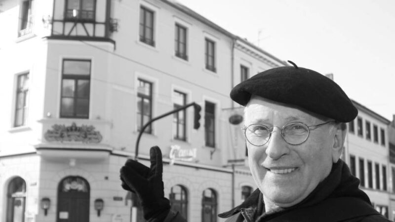 Trauer um Ulrich Pudelko: Stadtführer, Musiker, Krefelder