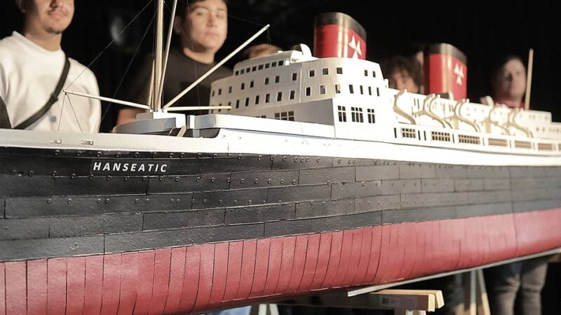 Erfolgreiche Bastler aus Mettmann: Berufsschüler zeigen Schiffsmodell auf Messe