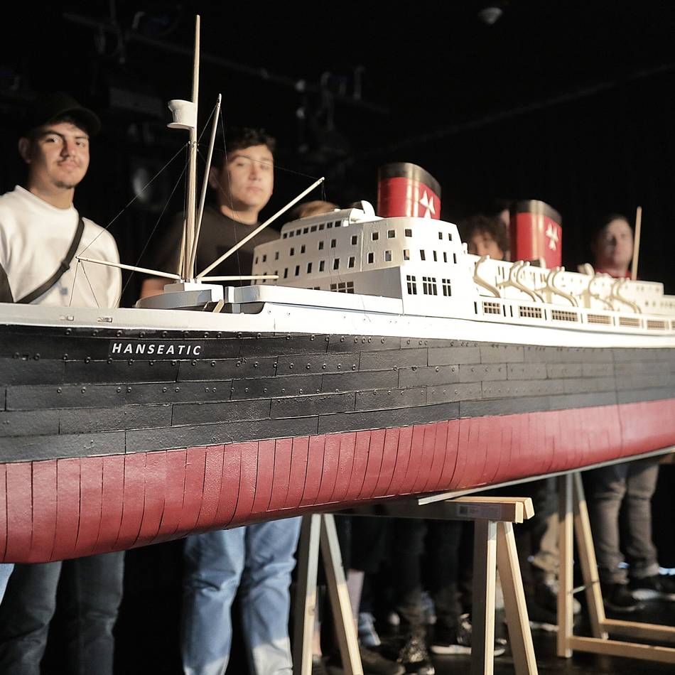 Erfolgreiche Bastler aus Mettmann: Berufsschüler zeigen Schiffsmodell auf Messe