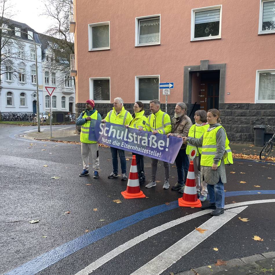Weniger Elterntaxis und mehr Sicherheit: Neuss fragt nach – sind die Schulstraßen erfolgreich?