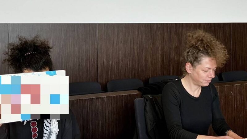 Vorfall in Düsseldorf: Ein rotes Dreieck als Zeichen der Hamas? Student nach Pro-Palästina-Demo vor Gericht